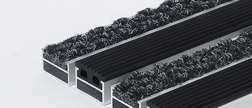 Алюминиевая решетка Резина-Ворс 20 мм